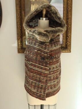 Zara Basic Knitted Vest with Faux Fur Trimmed Hood